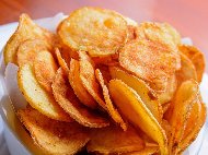 Рецепта Домашен картофен чипс пържен във фритюрник